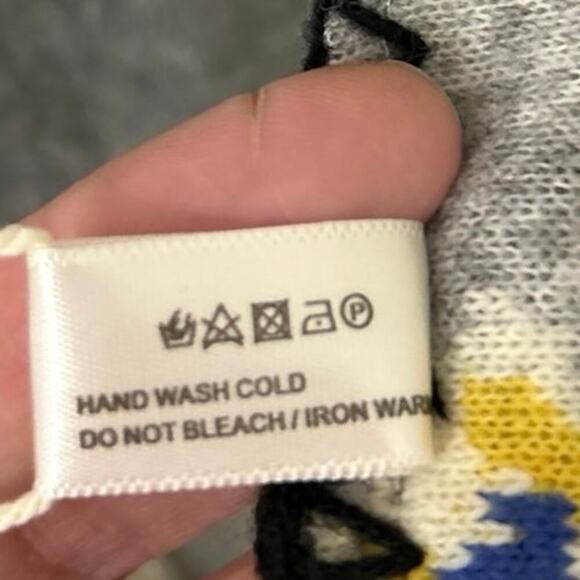 FADIVO NWT Gray 3D Floral Print One Size Open Front Poncho - Picture 11 of 11